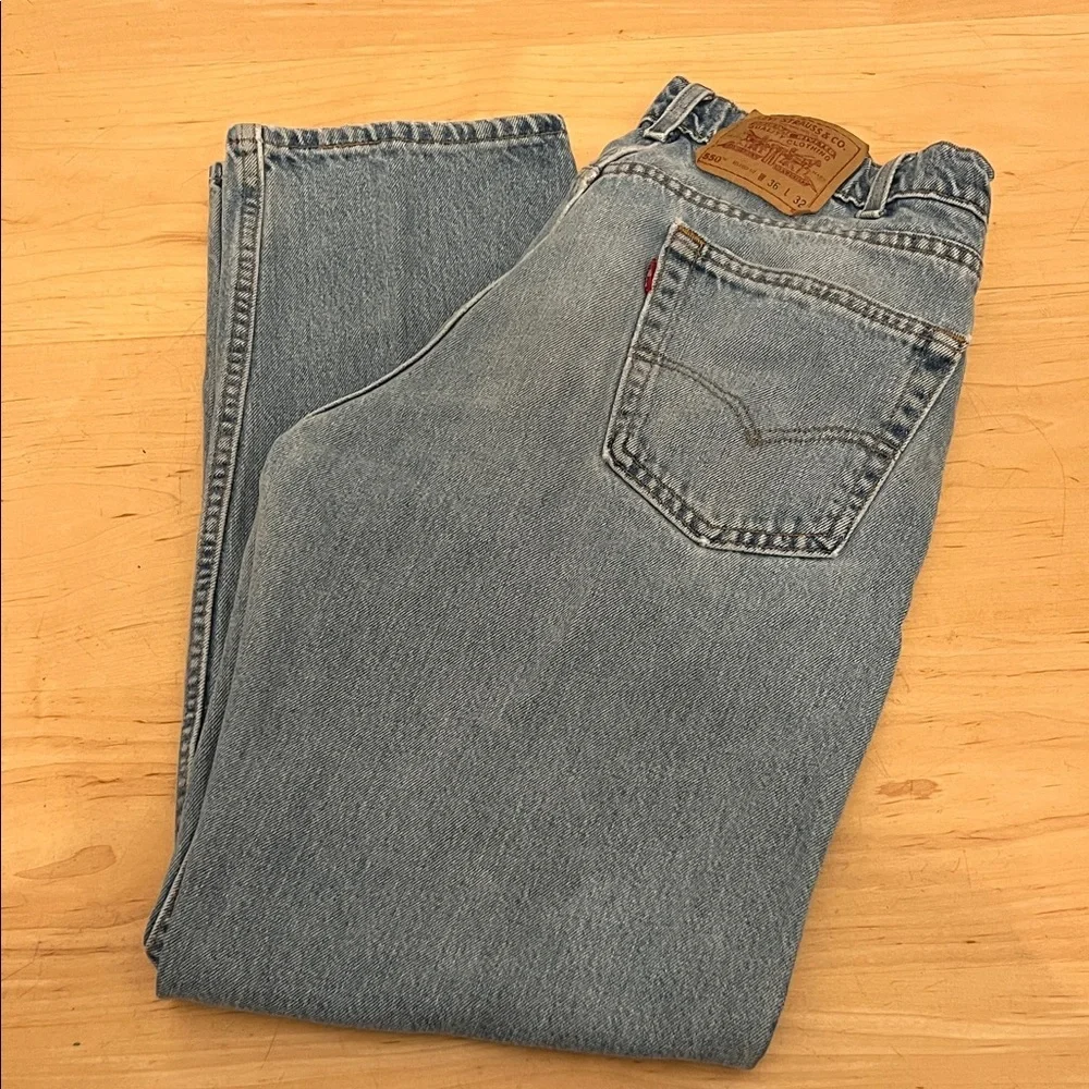 VTG Levi's 550 Light Blue Straight Jeans measures 34x32